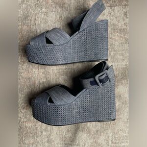 Alice + Olivia Women’s Studded Ankle Strap Platform Sandals Blue Size: 9.5 (40)